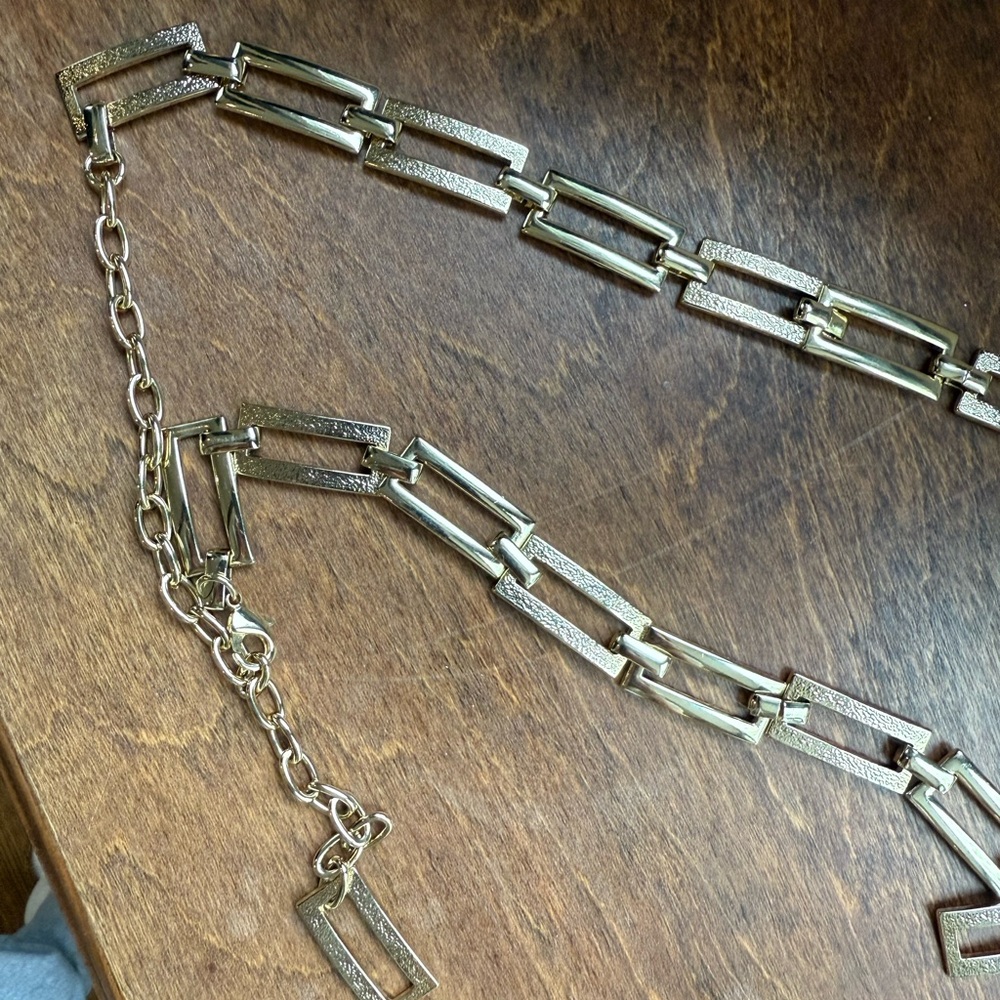 Gold Rectangular Link Belt - Picture 5 of 6